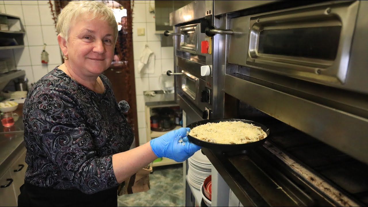 Człowiek, kt&oacute;ry robi pizzę z najdłuższą tradycją w Krakowie