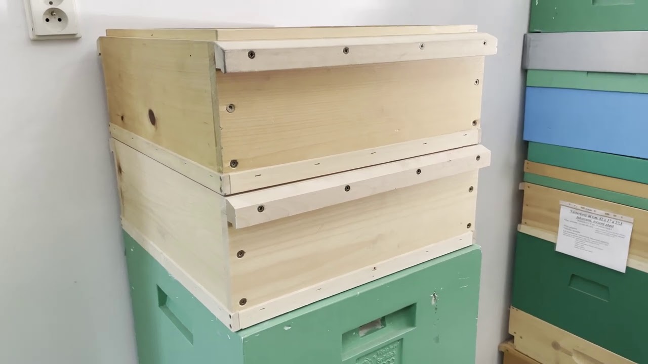 21/21 Příslušenství k úlům české šířky 39 cm. Včelařství sedaček.