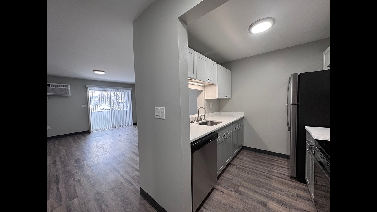 Sunset Ridge 155-103 - Video tour a remodeled D-Style 1-BR Manchester, NH apt w/ pool + amenities.