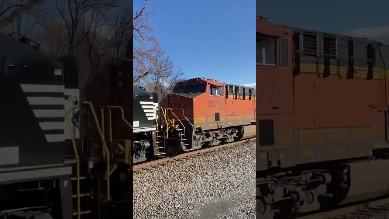 BNSF ET44C4 Trails On NS 25A! 