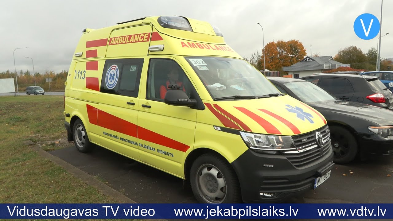 Daugavpilī mediķi dežūrē automašīnās uz ielas