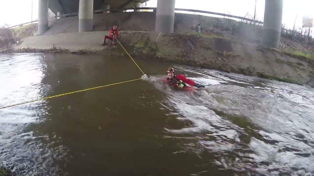 Fortbildung Wasserretter in der Aschaff am 2024 02 25