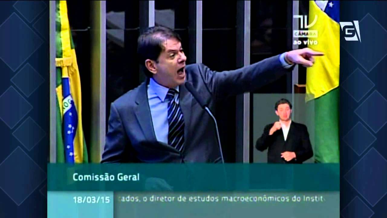 Após tensão na Câmara, Cid Gomes perde o cargo