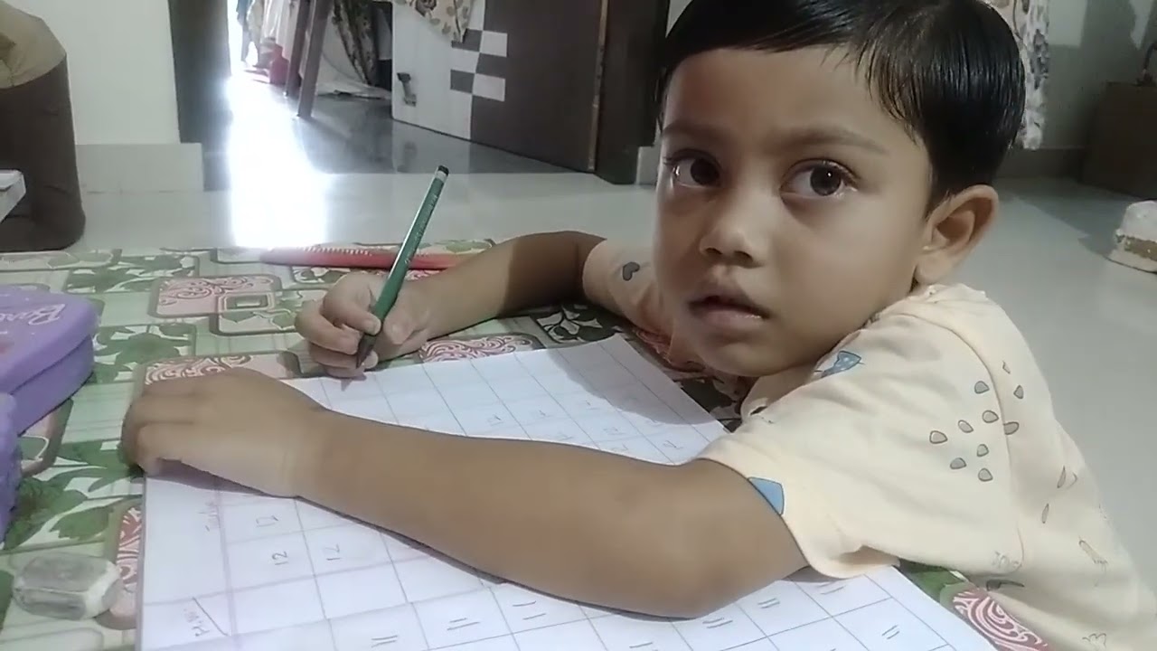 Esha baby writing 11,12#baby writing vedio viral#trending baby reading &writing .