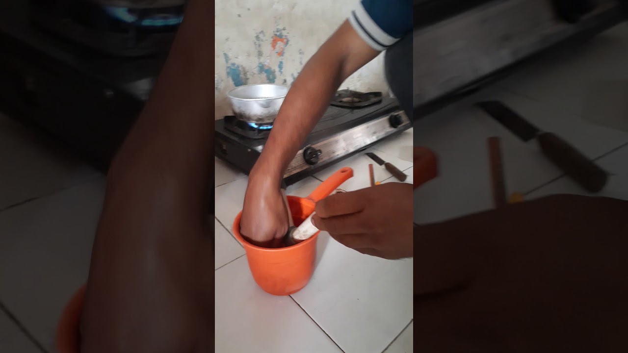 Melepas kan keni atau sok paralon yang sudah terekat lem.semoga bermanfaat.