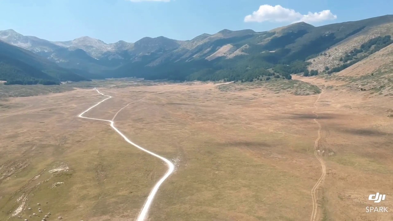 Parco regionale naturale del sirente velino Ovindoli Piani di Pezza Abruzzo Italia dji spark
