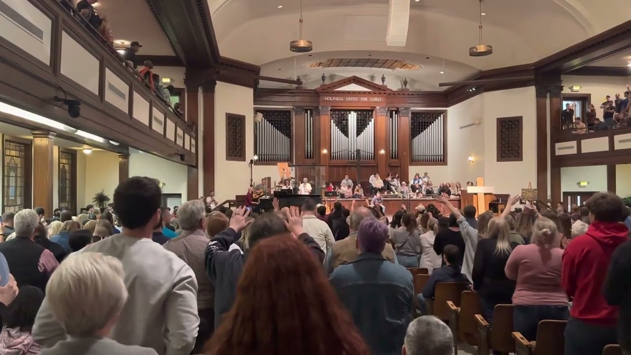Asbury Revival singing “Rest On Us”
