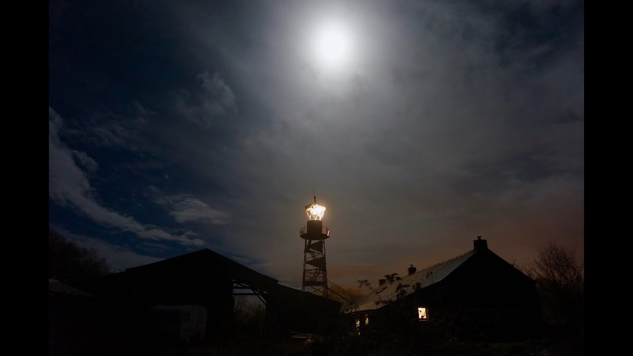 Notre Flamme Des Landes: The Illegal Lighthouse Against an Airport and Its World (English version)