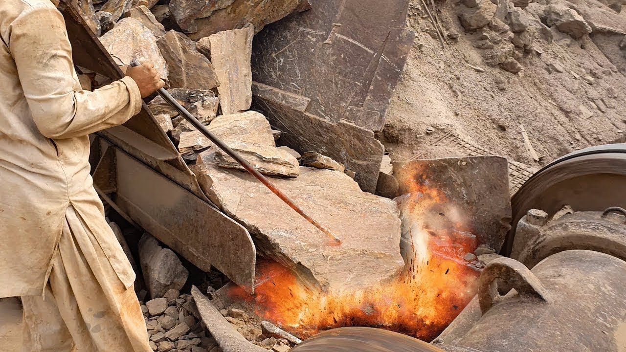 "Big Rock Crusher Machine: A Giant in Action"Big Rock Crushing: A Powerful Process"