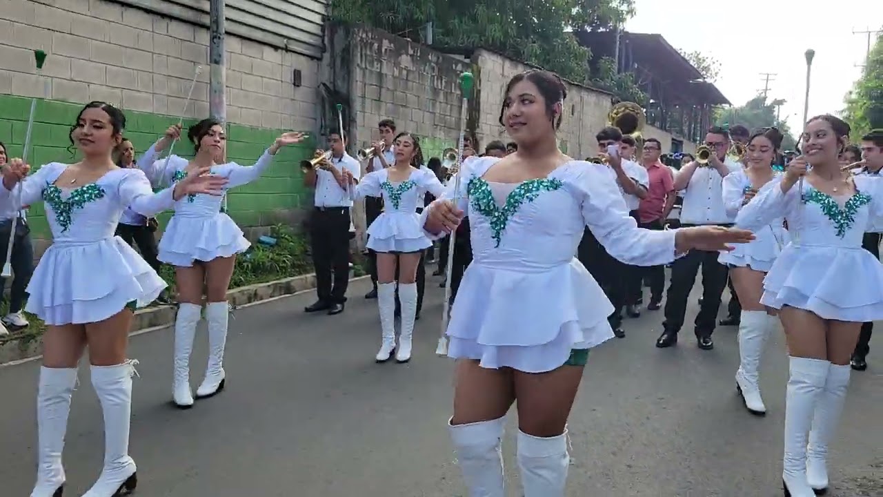 SAN LUIS MUSIC SOUND desfile previo al segundo band fest la libertad oeste 2025 sabor la llave banda