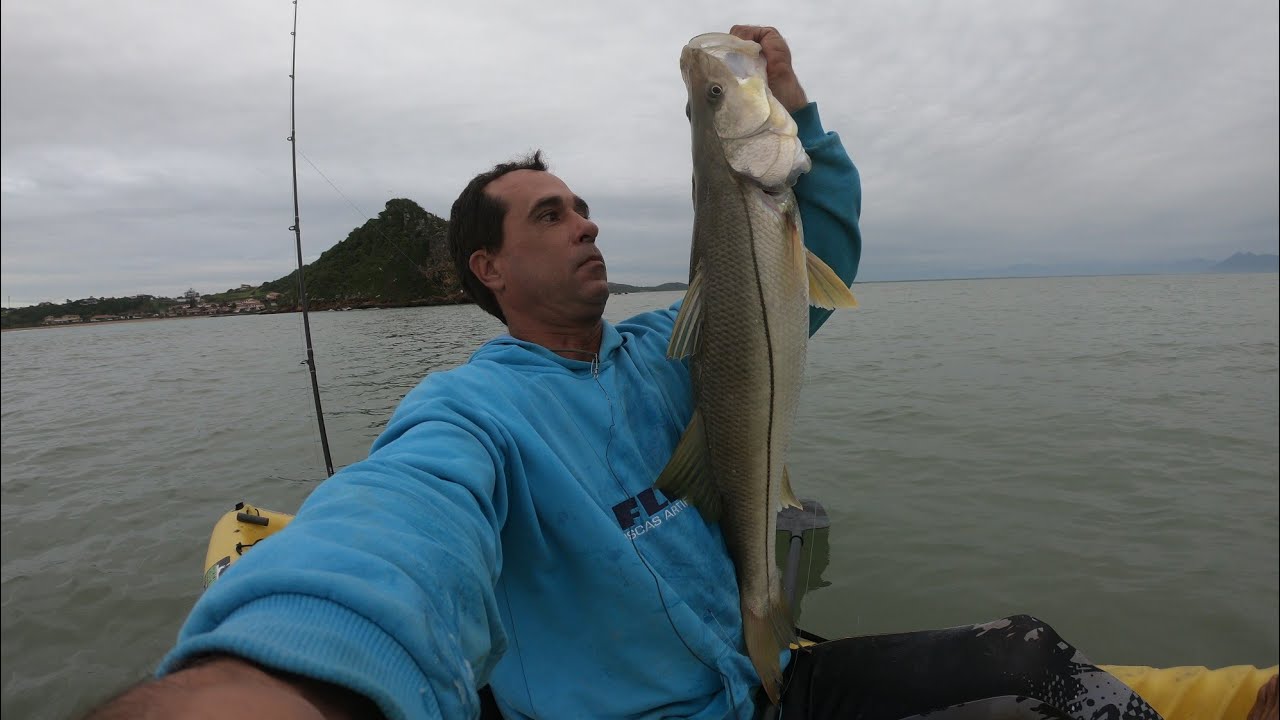 ROBALO GRANDE em BÚZIOS - 7kg - Meu Primeiro RECORDE - Kayak Fishing - LEOGAFANHA