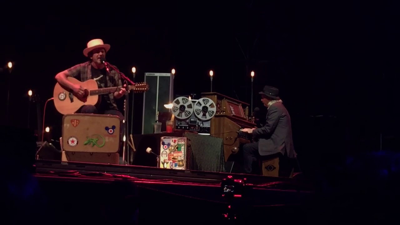 Eddie Vedder - Ohana Fest - I got a room at the top tonight