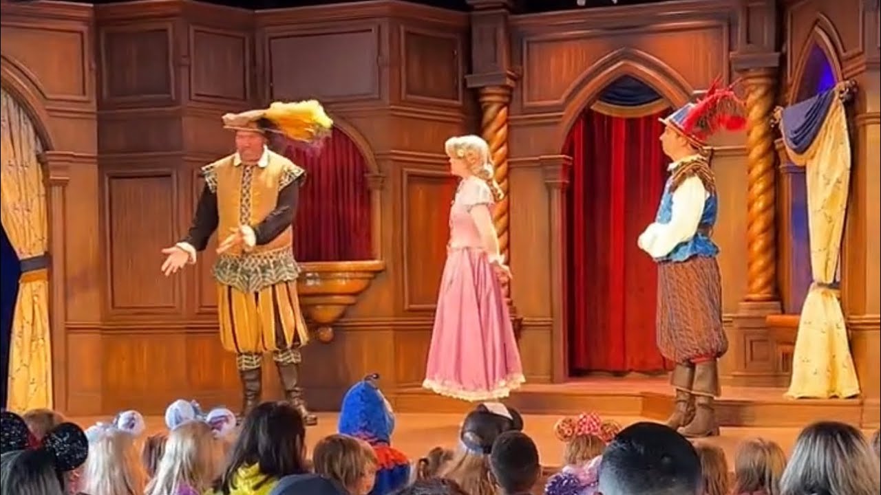 Disneyland Royal Theater Tangled #tangled #repunzel #disney #live #theatre #disney