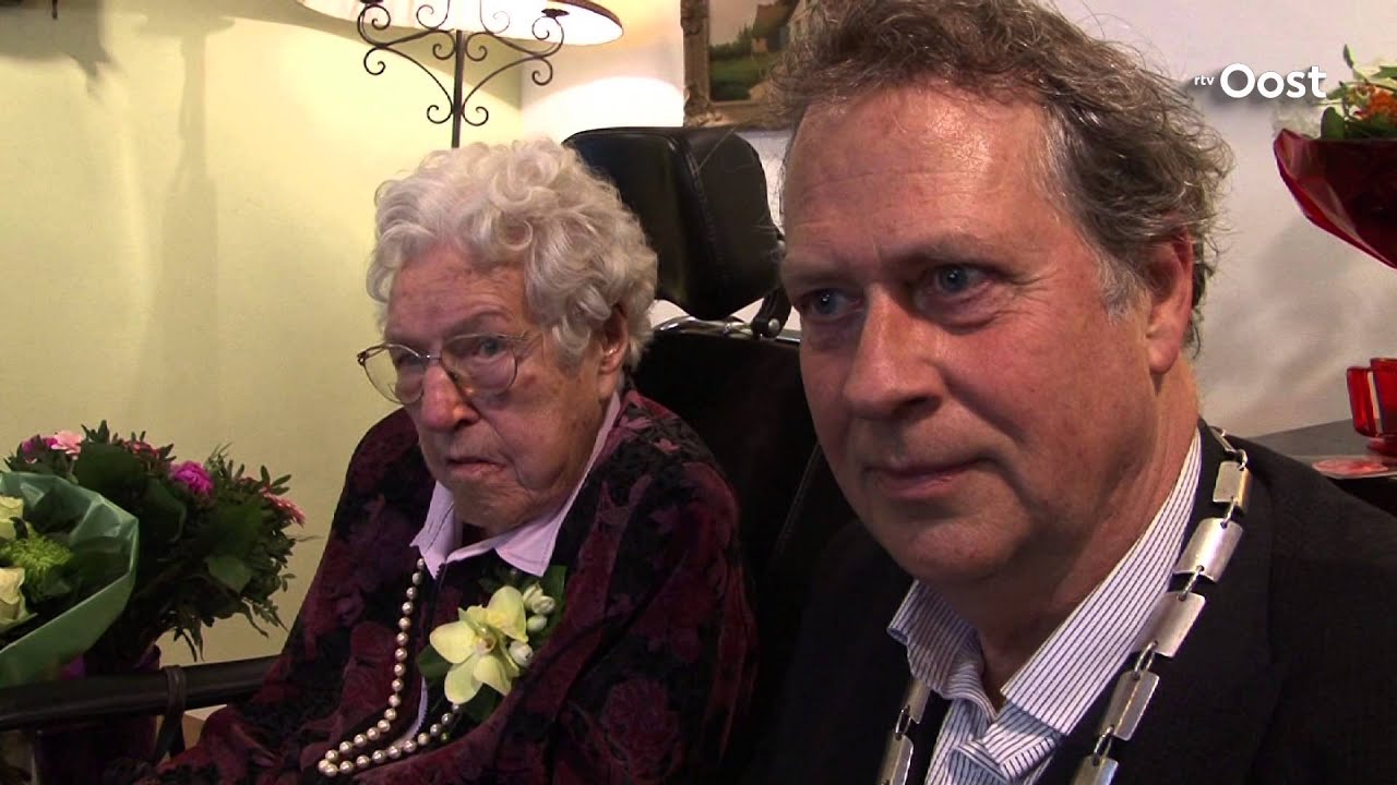 Oudste inwoner van Overijssel jarig, mevrouw Van Hessem uit Dalfsen is 107 geworden