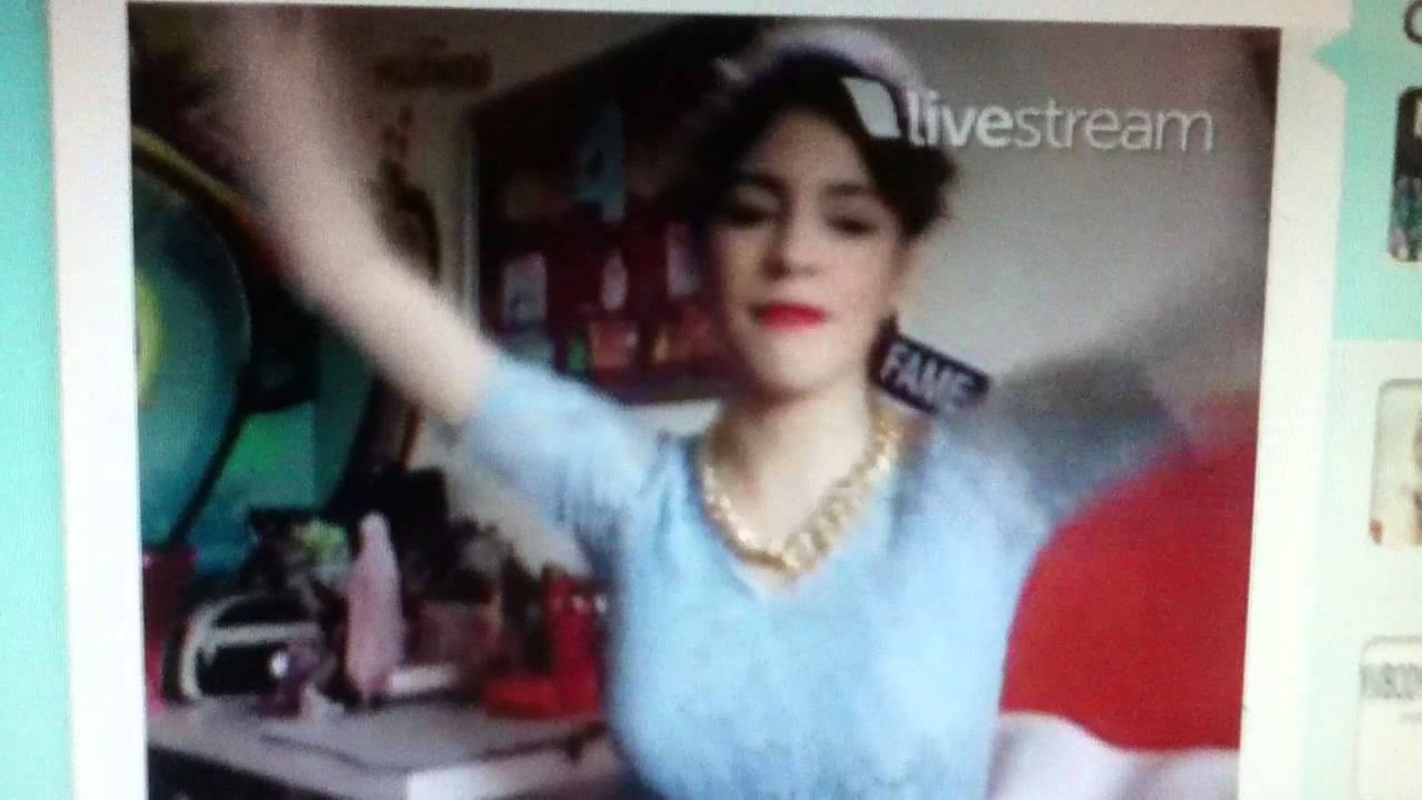 TINI CANTANDO THE CLIMB