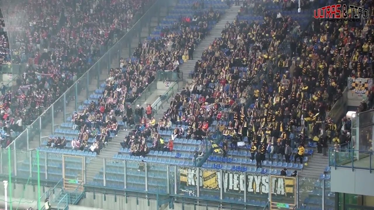 PL: Wieczysta Kraków - Wisła Kraków [kibice Wieczystej]. 2025-10-02