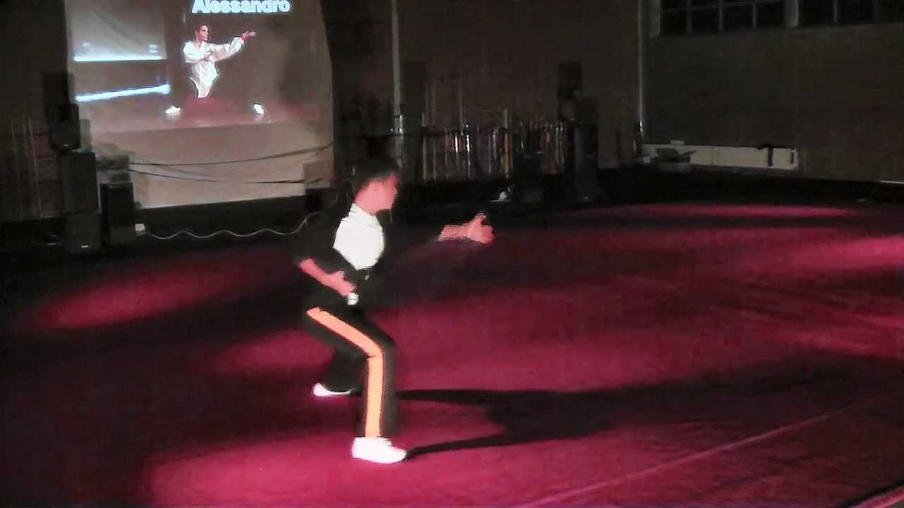 Alessandro Locacciato - traditionelle Wushu-Faustform