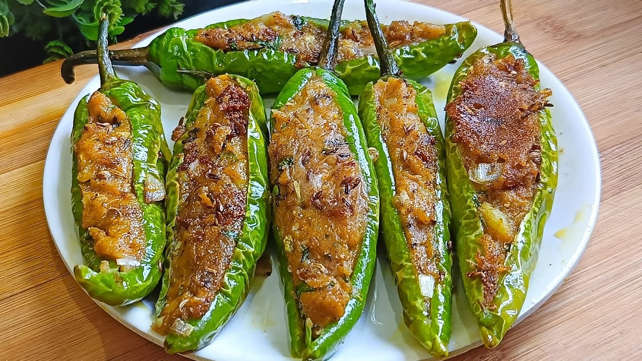 आलू की भरवां मिर्ची | Potato Stuffed Chilli Recipe | Bharwa Mirchi Recipe | Aloo Bharwa Mirch