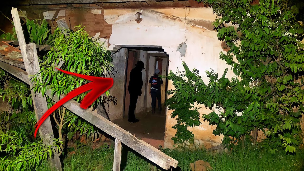 ELE ESTA PRES0 NESSA CASA E PRECISA DE AJUDA