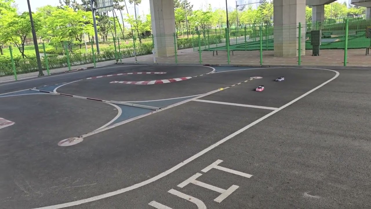 TAMIYA TRF-420X vs YOCOMO BD9 청라서킷 1/10 대십 온로드 투어링 레이스1
