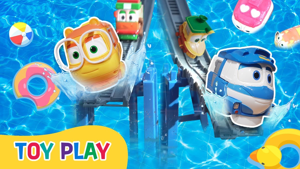 Toy Play | Splash and Shievering Water slide play! | Robot Trains Toy Play