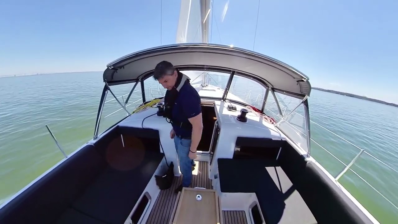 Single hand sailing the Jeanneau 490