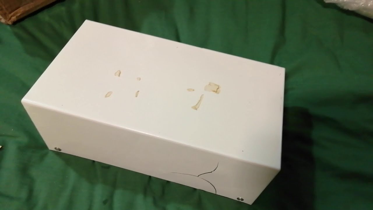 Yale/Philips vintage S box with base vents.