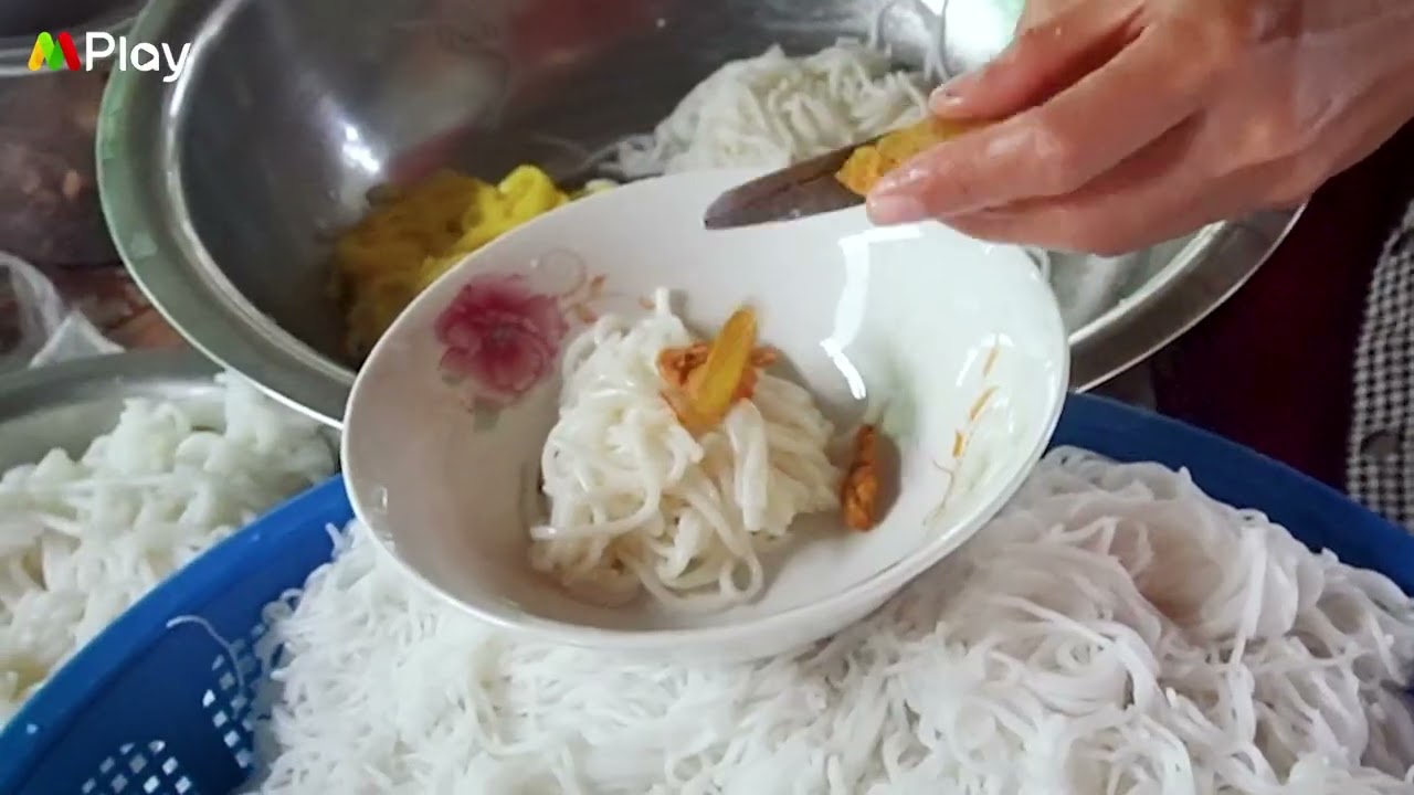 မော်လမြိုင်မုန့်ဟင်းခါး ၊မုန့်တီနဲ့သင်္ကြန်ထမင်းစျေးရုံကြီးရှေ့ ၊ ဒေါင်းမင်းလမ်းထိပ်မော်လမြိုင်မြို။