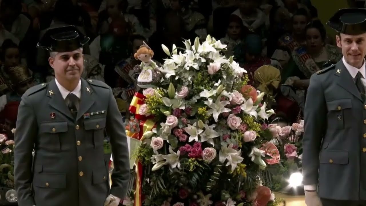 Ofrenda de canastillas a la Fallera Mayor Infantil de Valencia