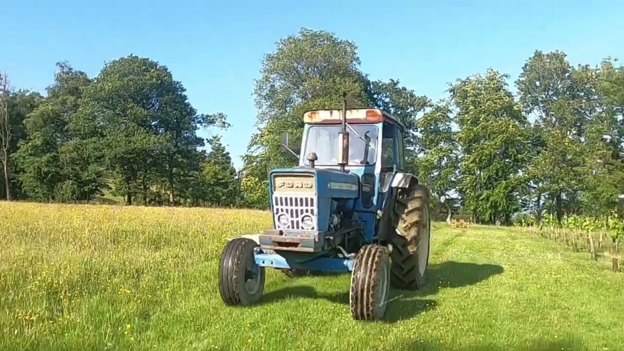 FORD 5000 & PZ CM165 Drum Mower  Making hay the old fashioned way part 1.