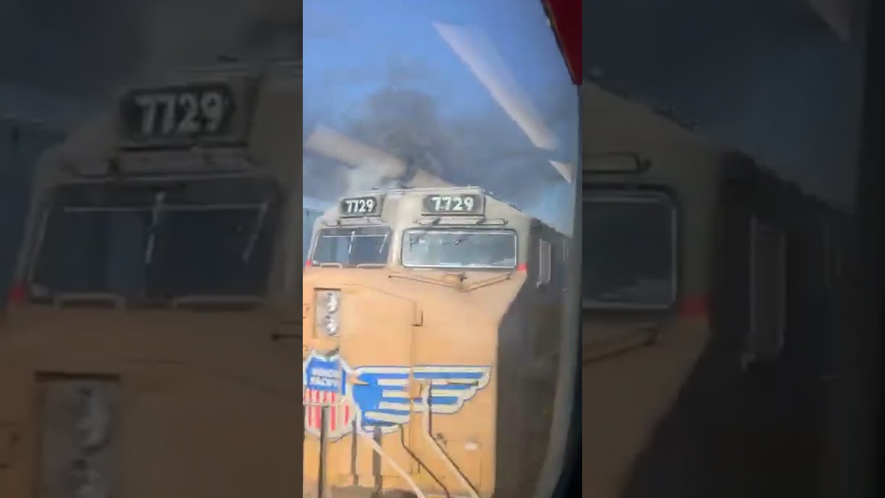 Ominous Black Smoke From LA Warehouse Fire Prompts State of Emergency #shorts