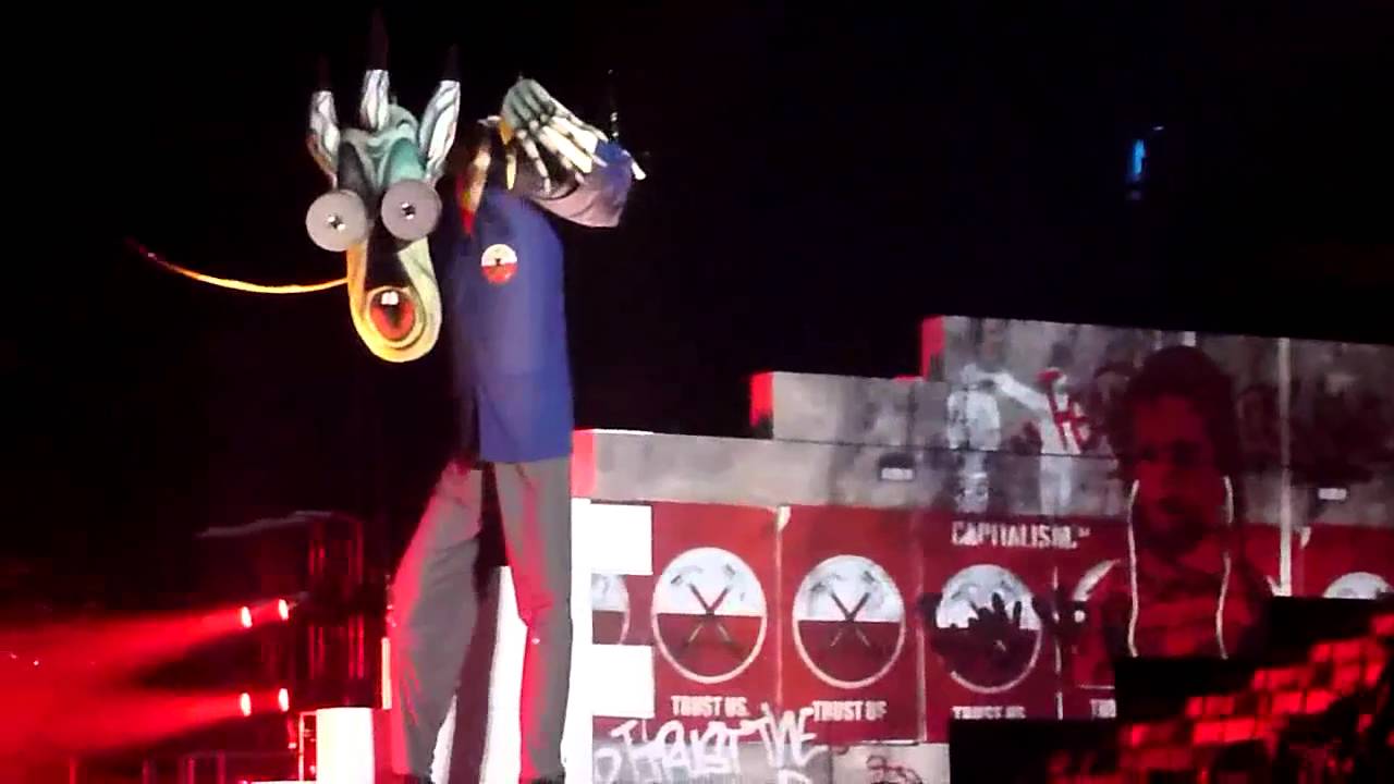 HD Another Brick in the Wall Pt. 2 - Roger Waters The Wall 2010