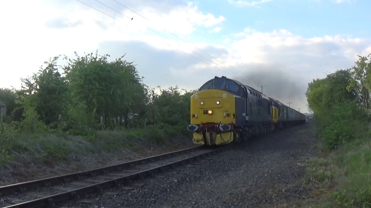 37688 (MEGA THRASH/CLAG) - 37424/558 - 57007 Pass Toftwood Footpath LC (29/04/2017)