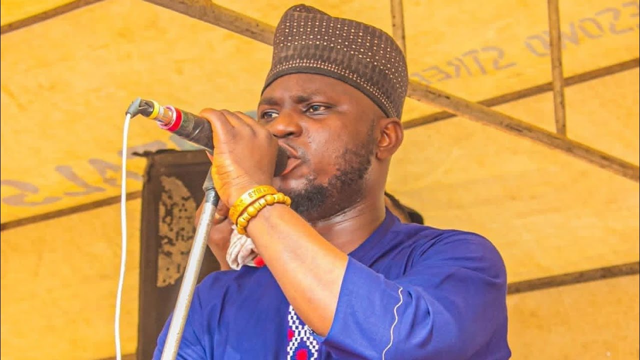 MUIZ EYINJU AROLE MR CREATIVITY