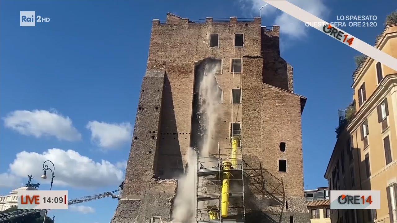 Roma, crolla parte della Torre dei Conti ai Fori Imperiali - Ore 14 del 03/11/2025