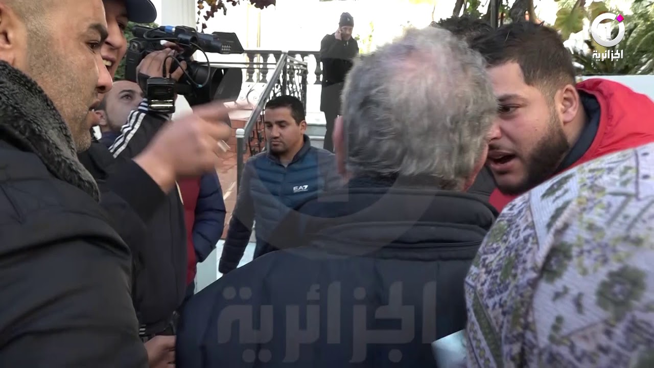 شاهد ماذا حدث في الجمعية الاستثنائية لاتحاد الحراش ... فوضى عارمة ومحاولات اعتداء عى رئيس الفريق