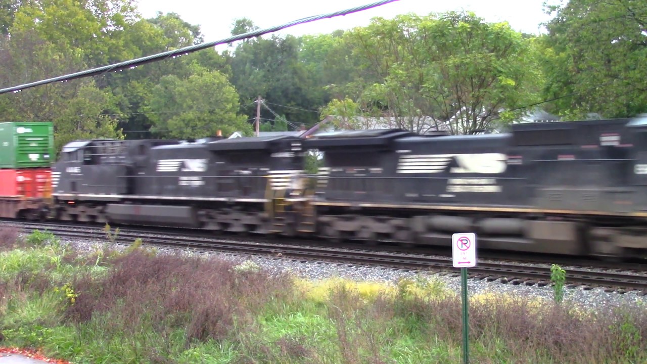 NORFOLK SOUTHERN Former Conrail GE D8-40CW Southbound Intermodal Container Train