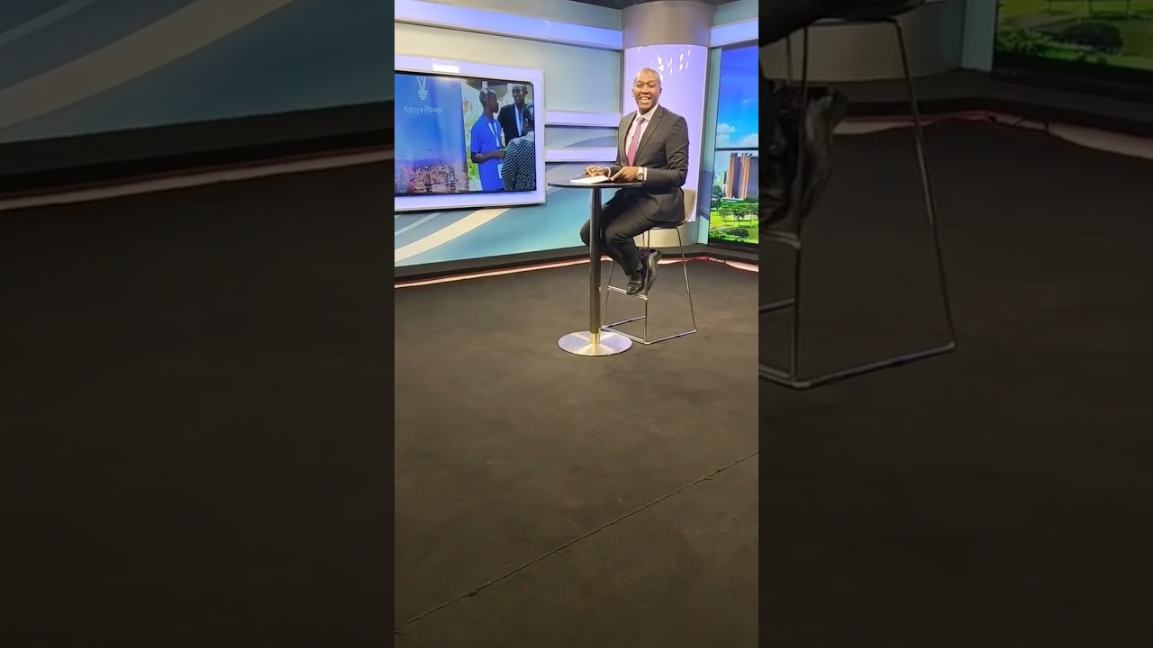 Switching from Playing to Reading News in 5 seconds #reels #funny #studio #tv #anchor #news