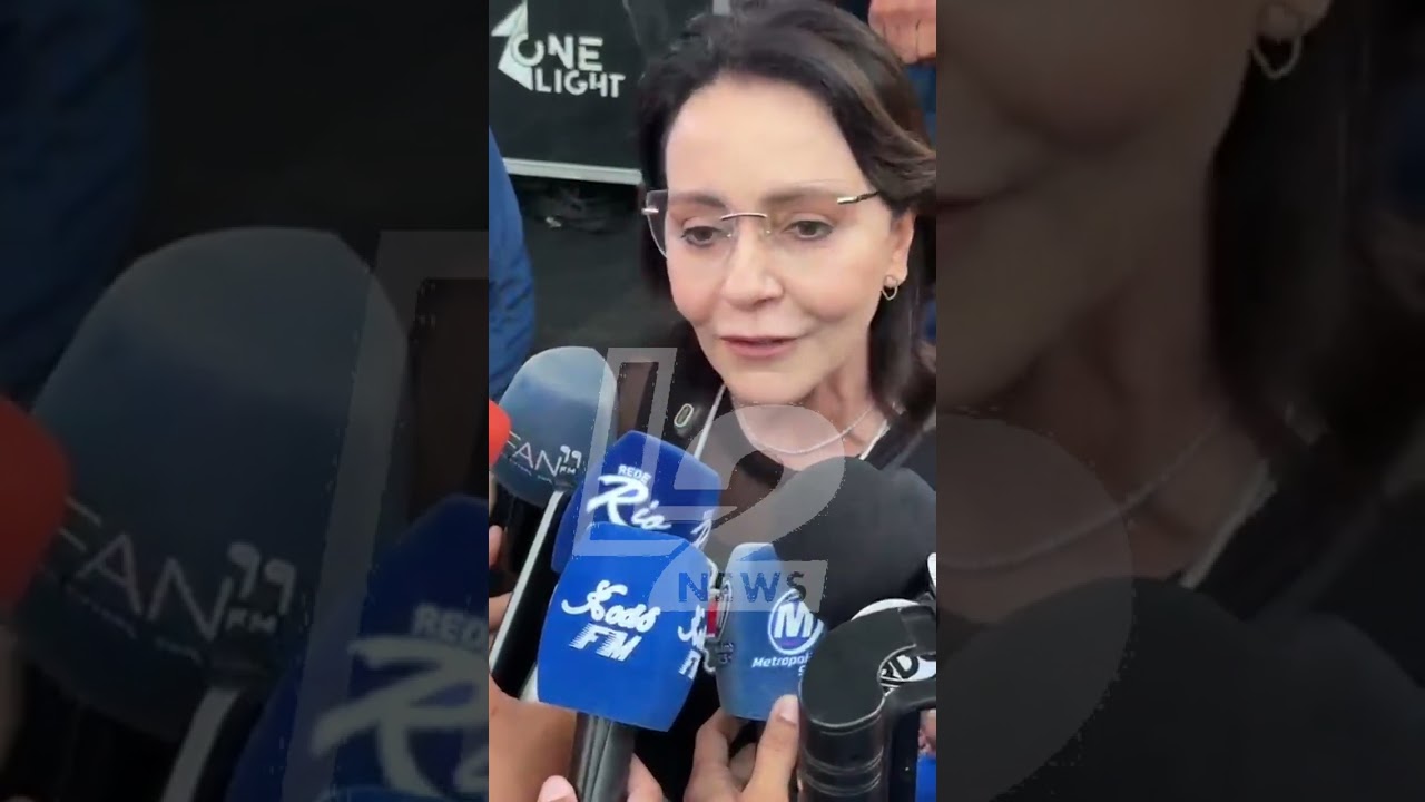 Gravação completa e sem cortes da coletiva de Emília Corrêa