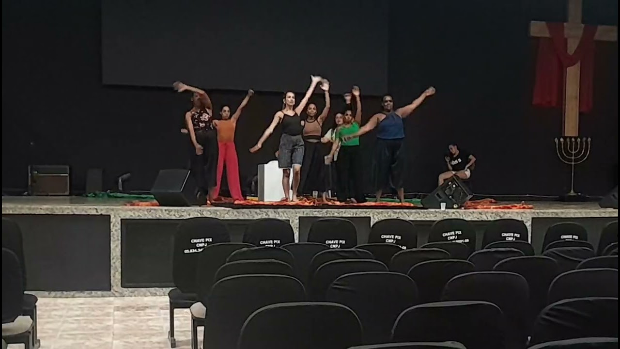 Coreografia, louvor "Fogo não queima fogo "Anna Clara Rocha.