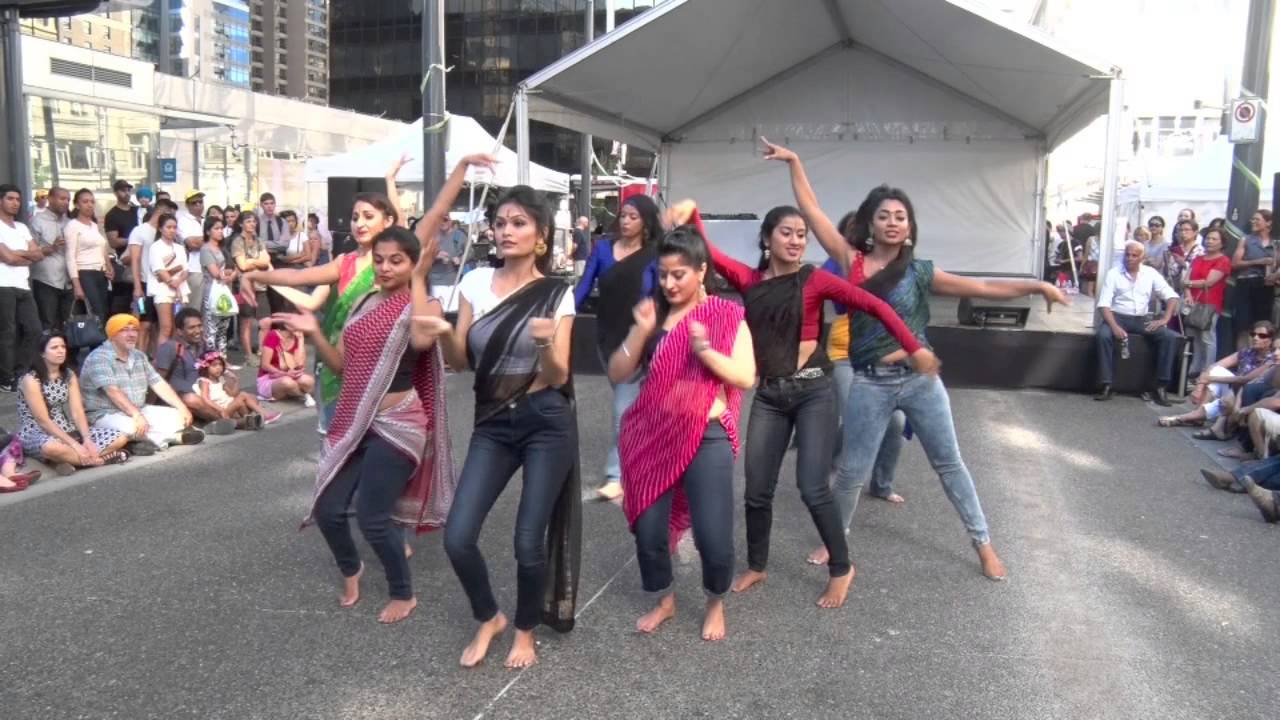 Bollywood Flash Mob by Nrtya Creations - SAFA's India Live 2015 - Lean On