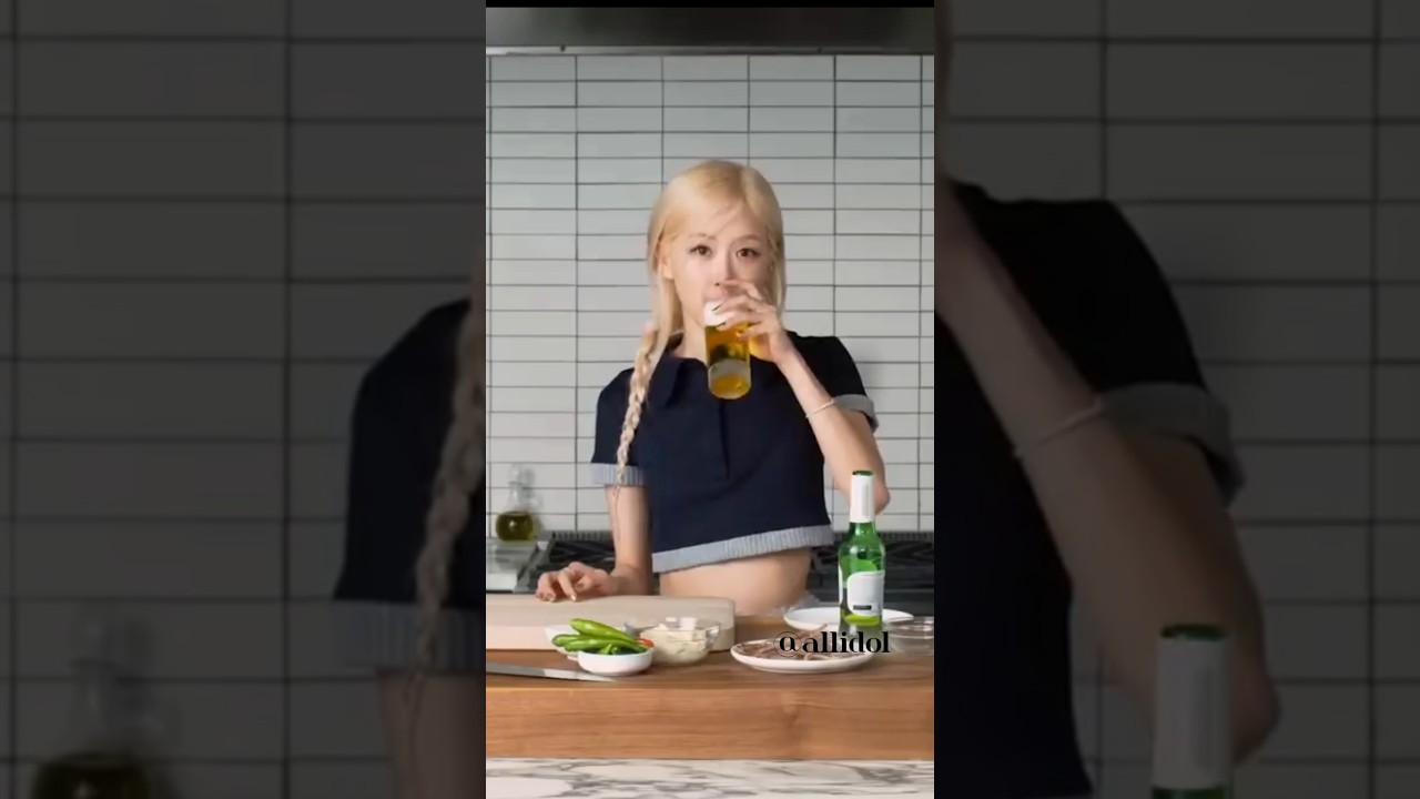 Ros&eacute; making Somaek her favorite drink 🍷🍷 #ros&eacute; #apt #somaek #trend #shorts