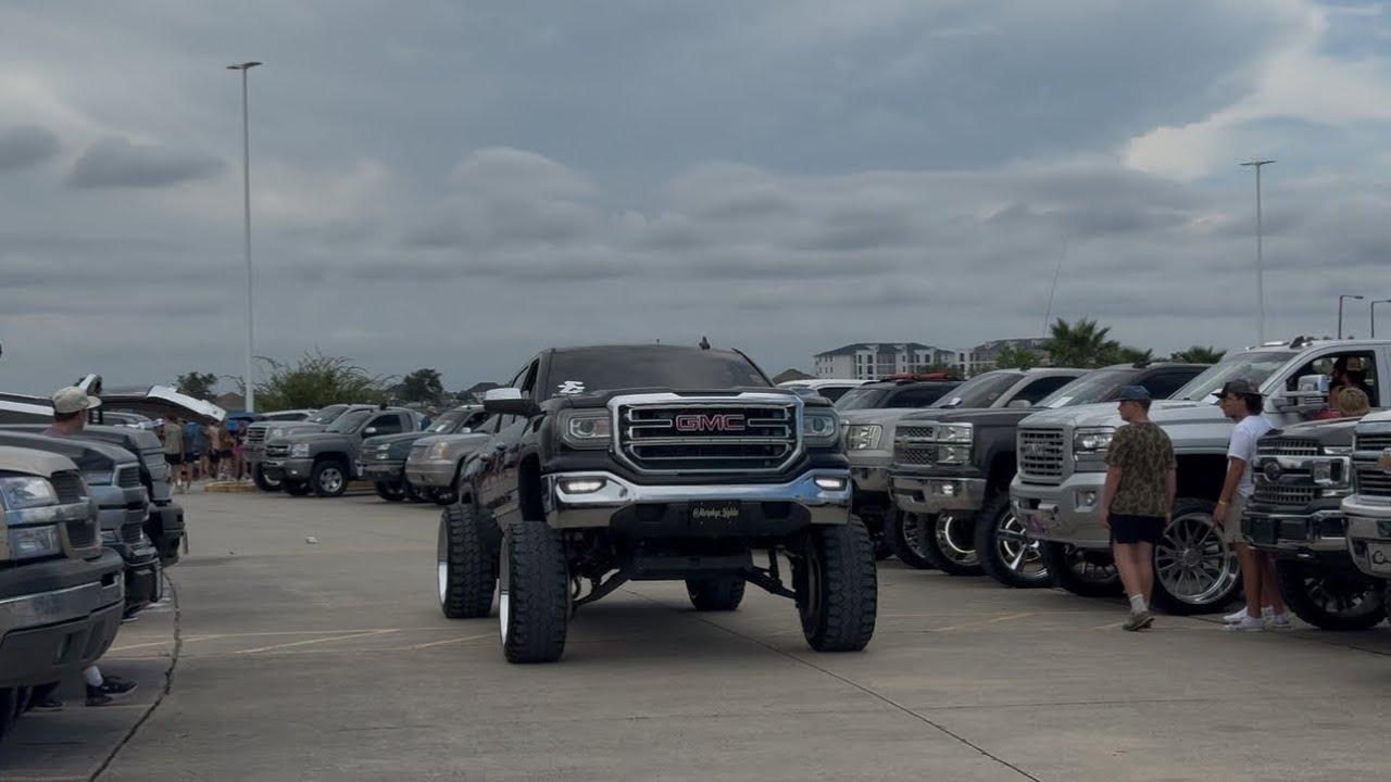 CruzinBayoux2 Vlog, squatted trucks everywhere!!!