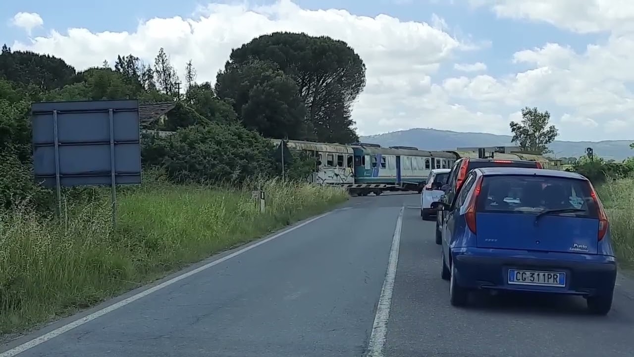 Carro soccorso d445 a Buonconvento #d445 #buonconvento #treno #carrosoccorso