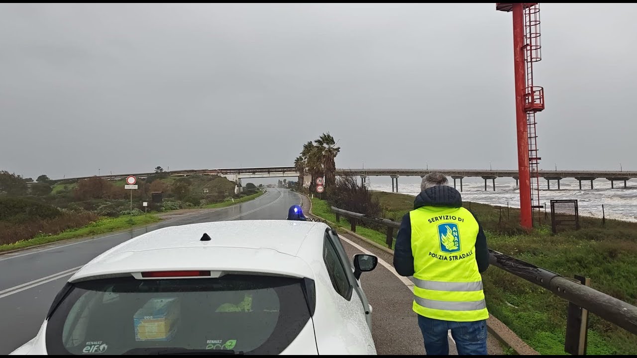 Allerta rossa in Sardegna, rischio inondazioni e strade chiuse: arriva la tempesta