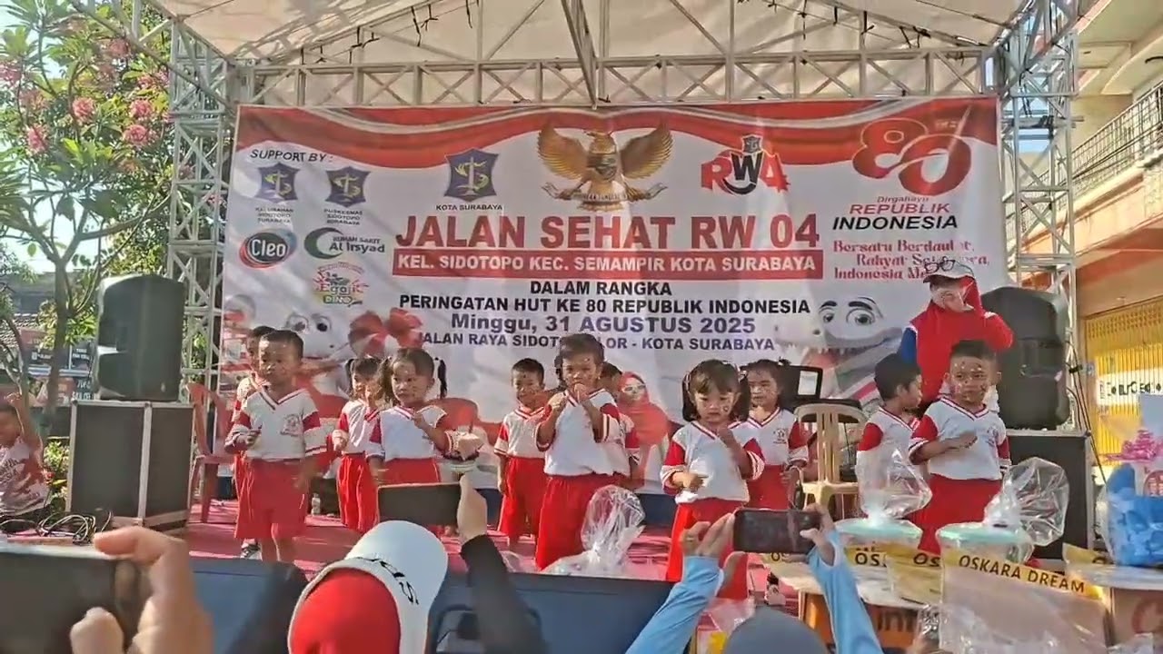 Menari Enak susunya dengan teman