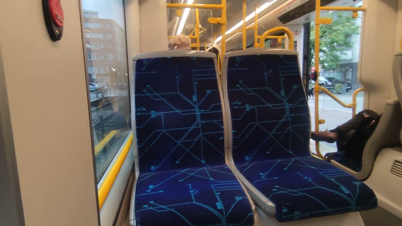 Tvärbanan Linje 30 Linde / Liljeholmen vagn 492 A35