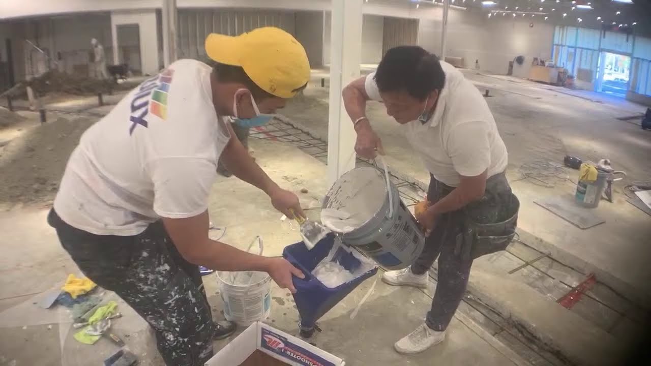 正在直播：专业师傅如何喷颗粒.简单快捷。喷天花颗粒的专业工具。如何喷天花颗粒。喷颗粒的工具。修补天花颗粒。