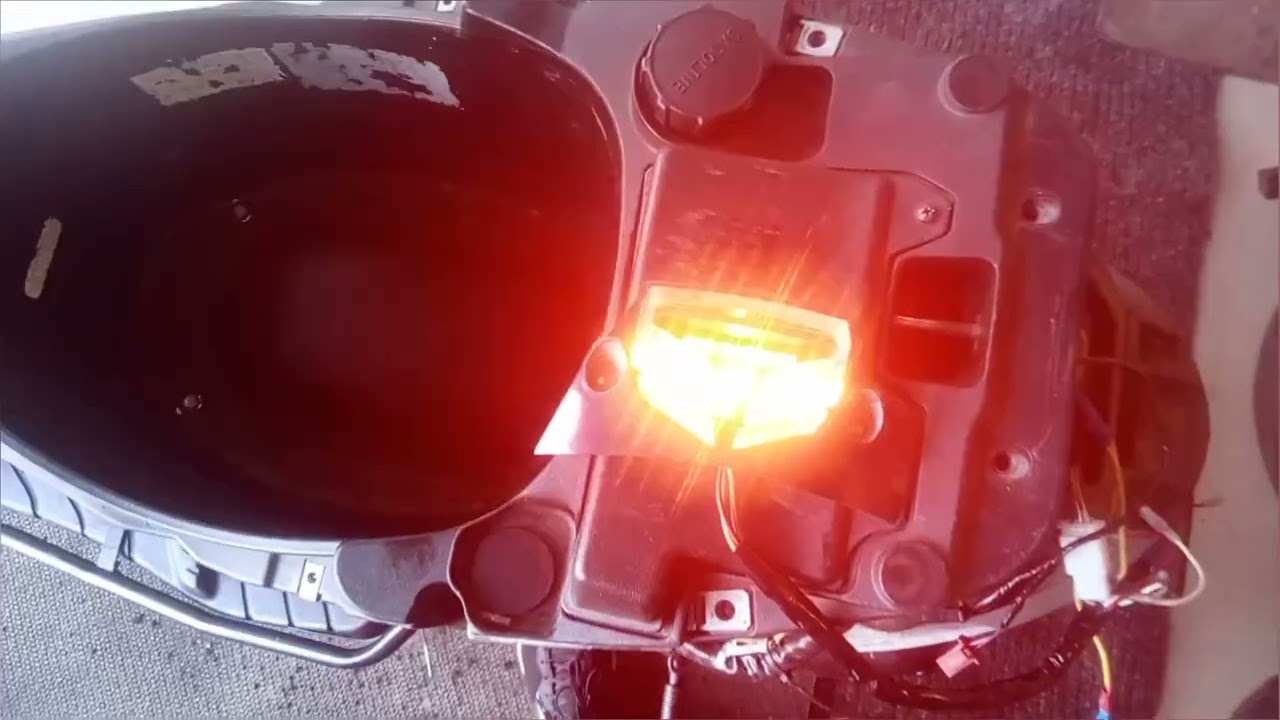 Piaggio Zip 4t; Benzinemeter en lampje