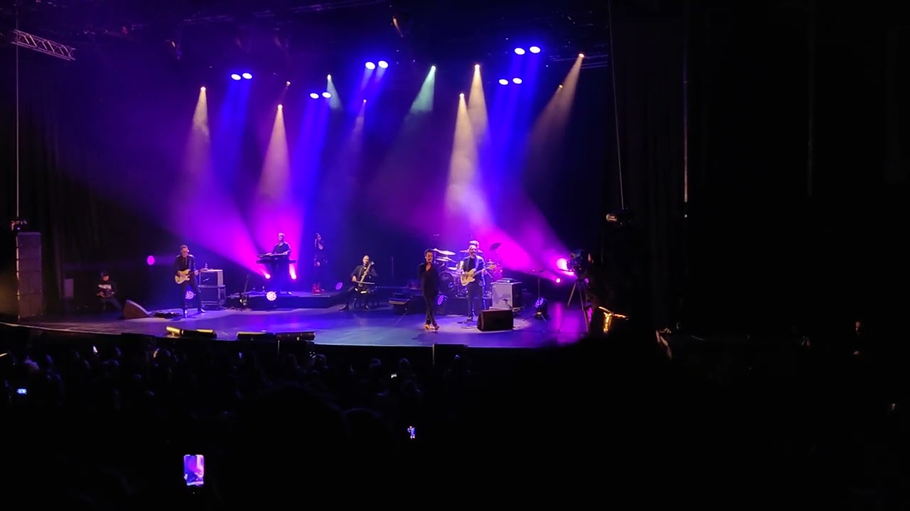 Teoman - İki Yabancı (Live At Harbiye Cemil Topuzlu Açıkhava Tiyatrosu, İstanbul / 2 Kasım 2022)